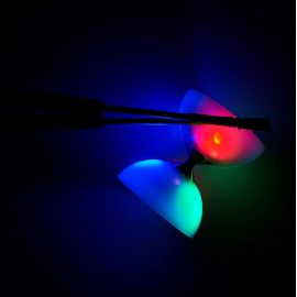 Diabolo avec baguettes en aluminium - Lumineux